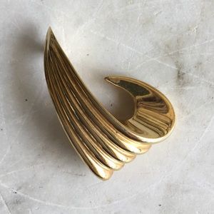 Sarah Coventry brooch